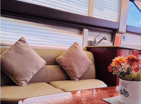 45ft Meridian interior dining area Dubai private cruise