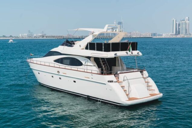 80ft Azimut yacht back side Dubai Marina