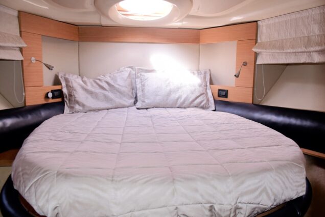 Azimut 43ft Senorita master cabin bedroom Dubai yacht rental