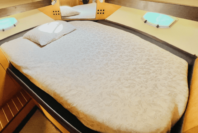 40ft Oryx Mini Yacht cabin with 1 bed Dubai Marina charter