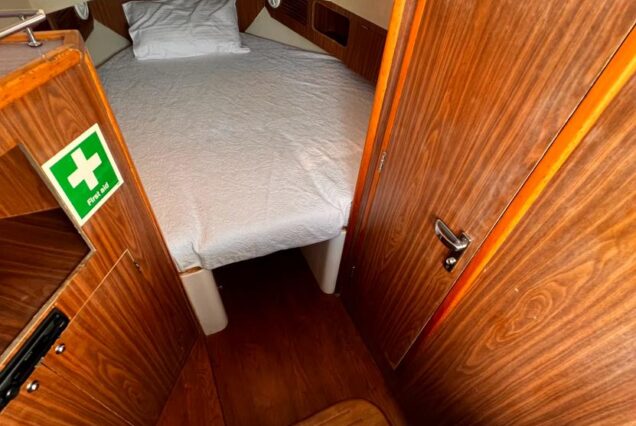 SILVER CRAFT COAST 34FT boat cabin Dubai Marina charter