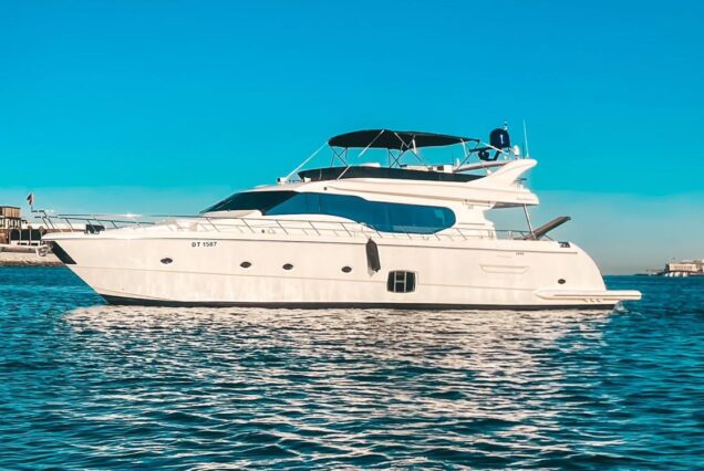 82ft Duretti with Jacuzzi (Refitted 2025) Dubai yacht rental