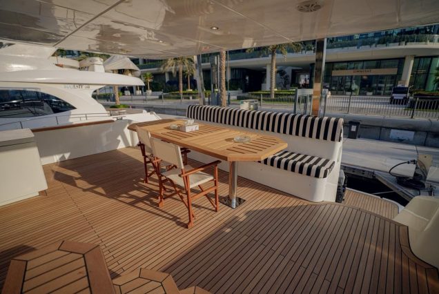 Duretti 80ft (New Brand 2025) Miami boarding area with easy access to all decks