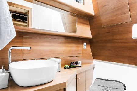 Luxurious 42ft Blue Yonder master cabin bedroom Dubai yacht rental